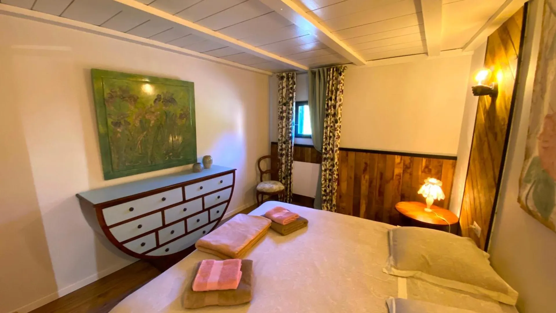 ベッド・アンド・ブレックファスト Les Monts D'Amara, Ressourcement, Nature, Sante Campuac