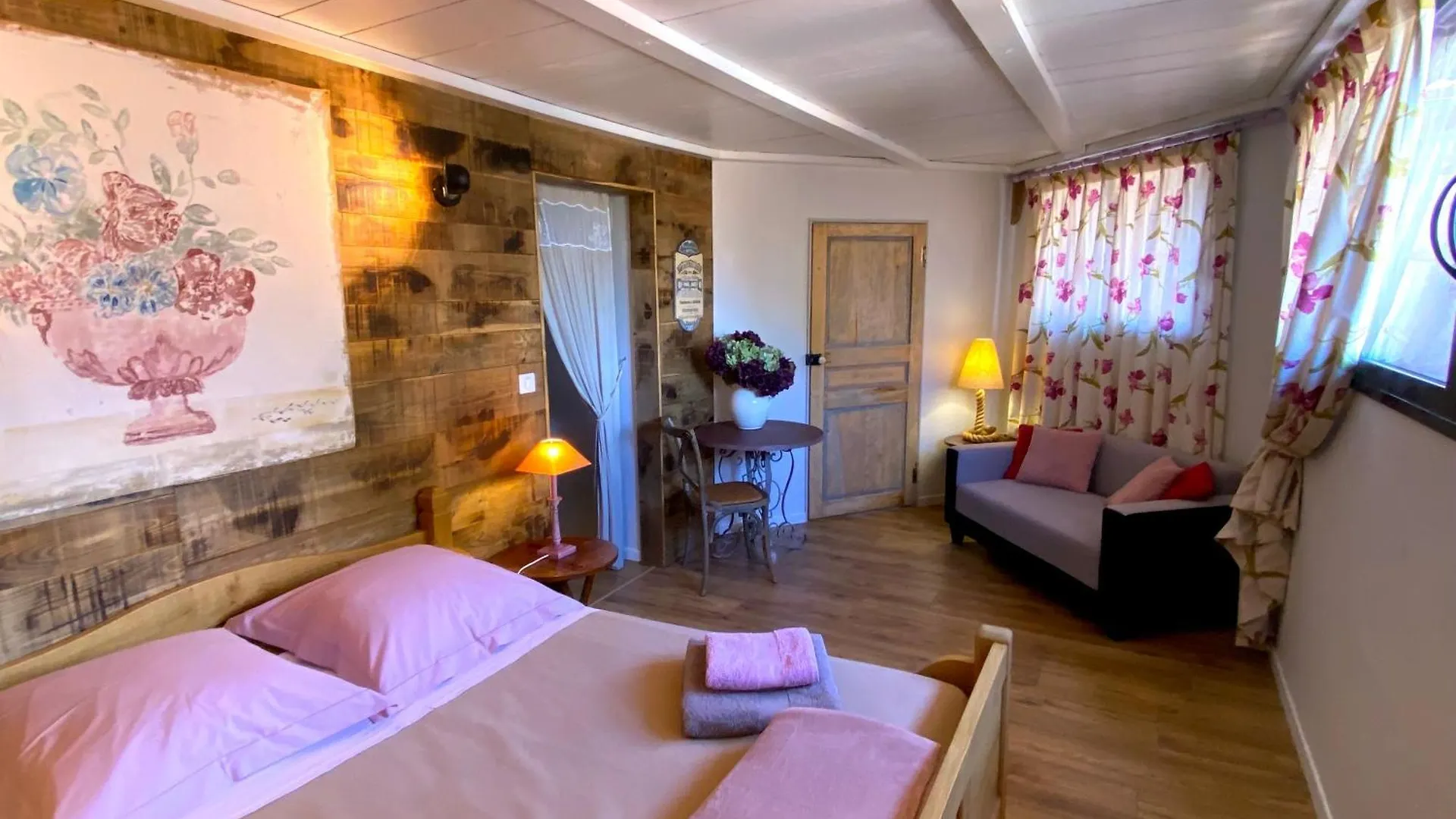 ベッド・アンド・ブレックファスト Les Monts D'Amara, Ressourcement, Nature, Sante Campuac