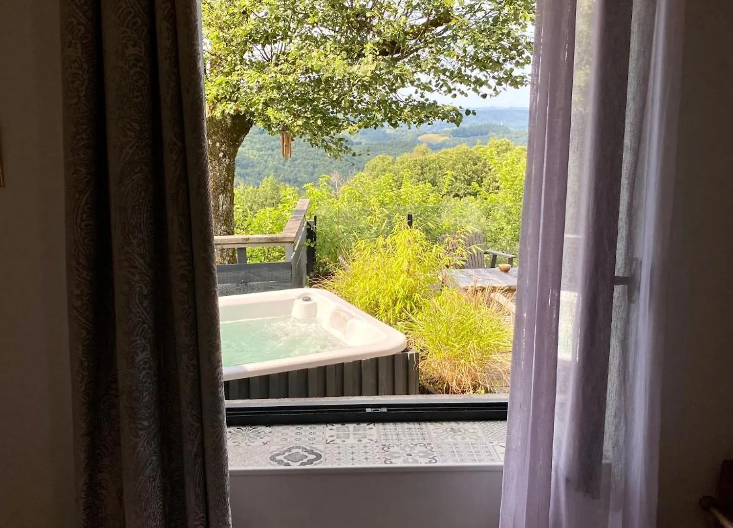Les Monts D'Amara, Ressourcement, Nature, Sante Campuac ベッド・アンド・ブレックファスト