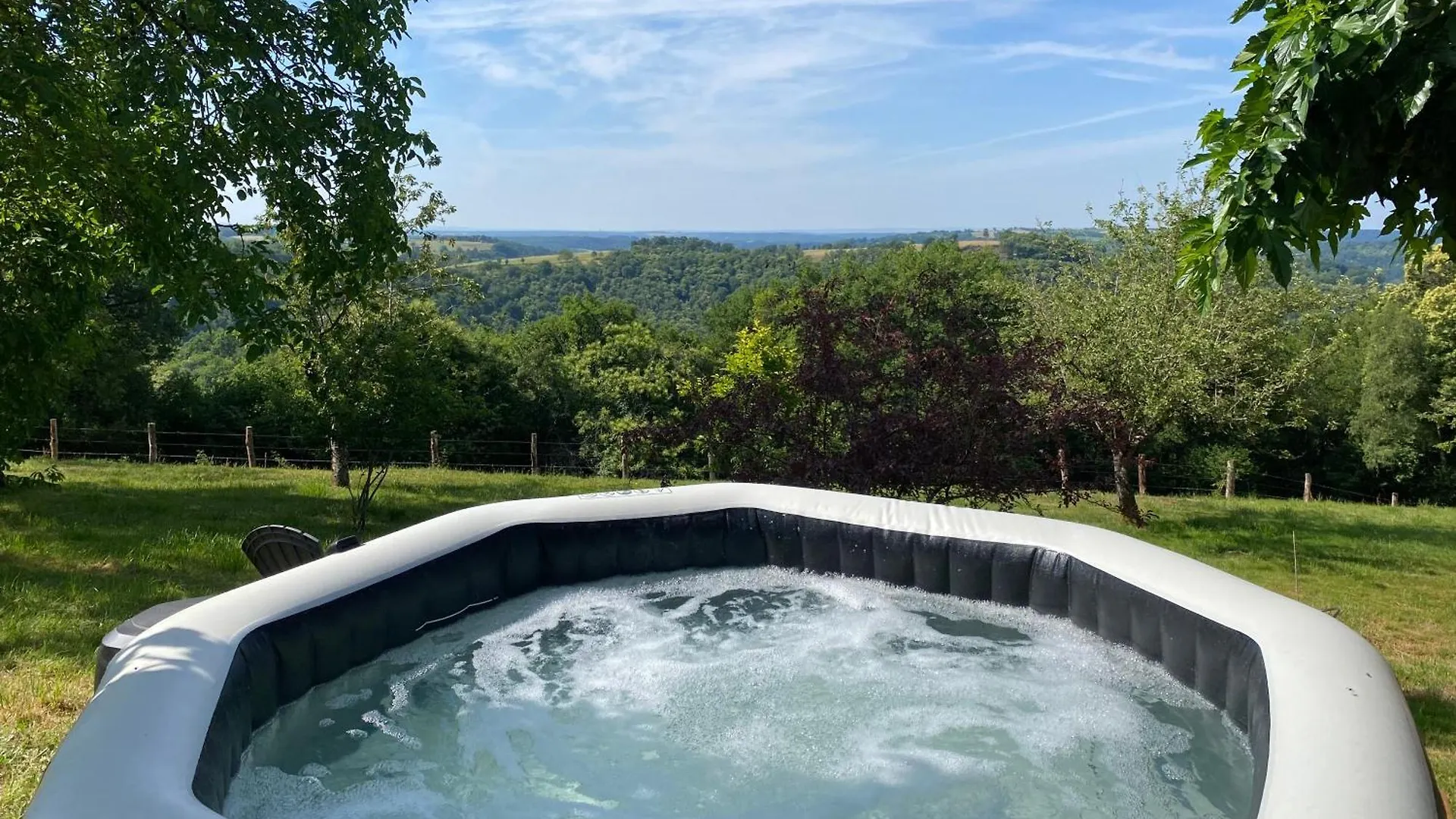 ベッド・アンド・ブレックファスト Les Monts D'Amara, Ressourcement, Nature, Sante Campuac